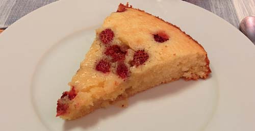 Vit kladdkaka med smultron