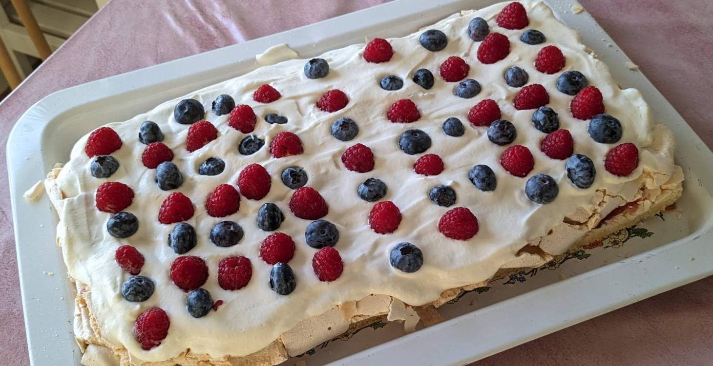 Glutenfri pinocchiotårta - marängtårta med bär